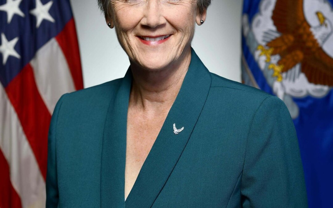 Official portrait –  Secretary of the Air Force Heather Wilson