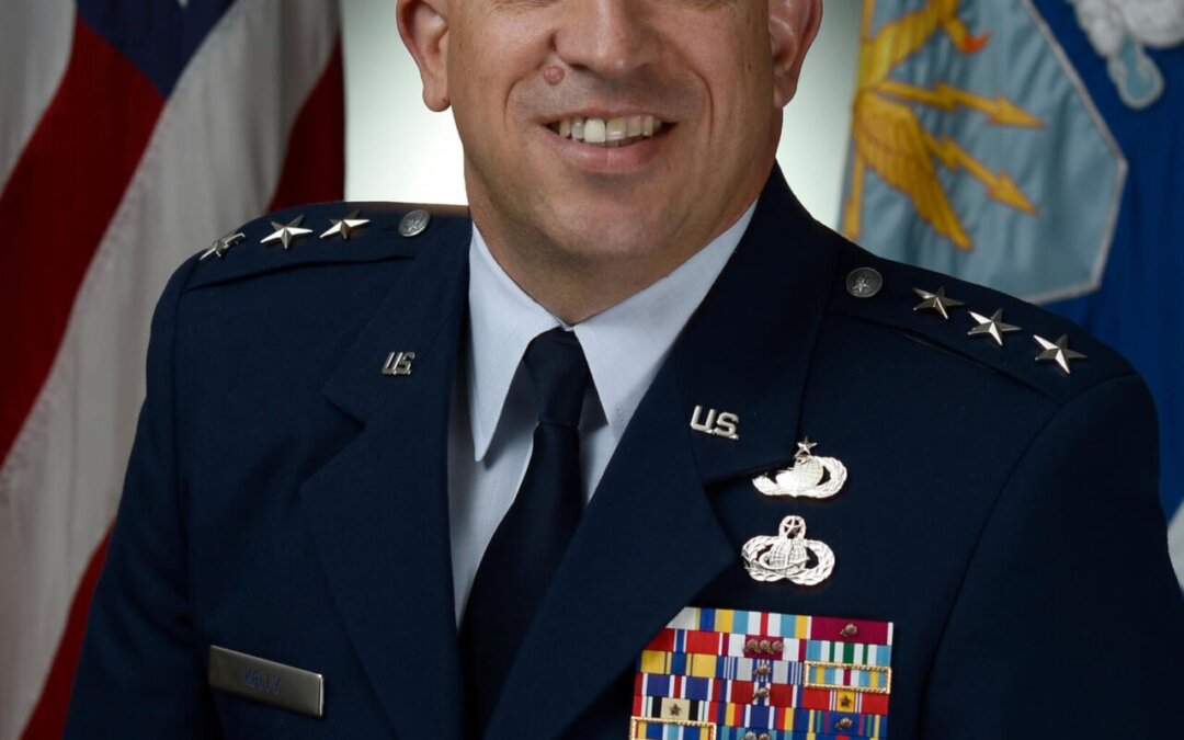 Official portrait –  Lt Gen Brian Kelly